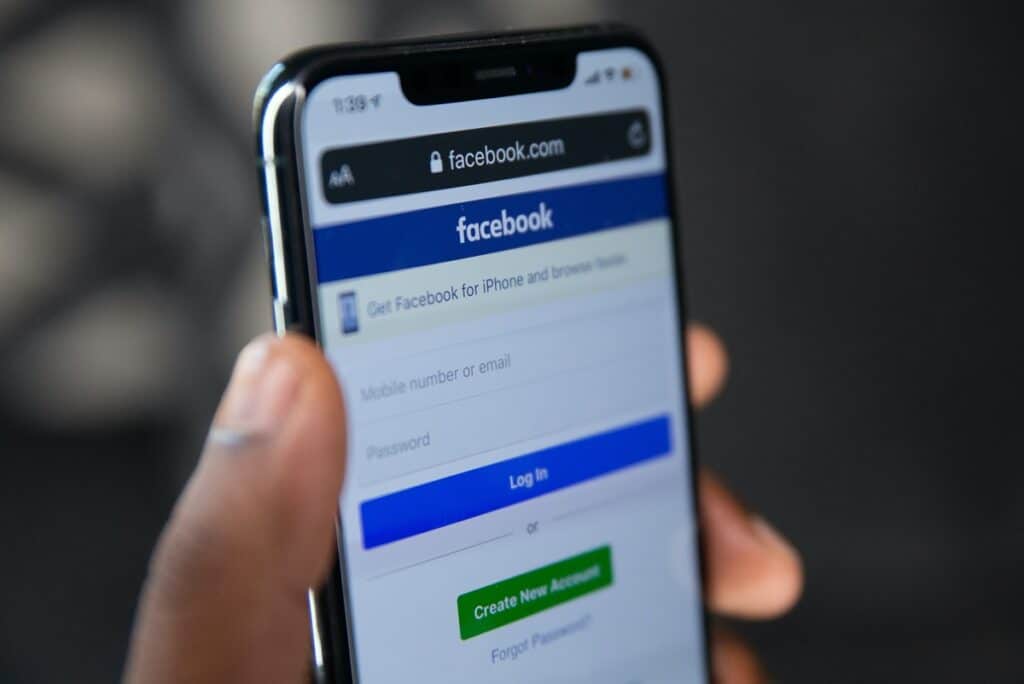 How to Access Facebook Desktop Version on iPhone